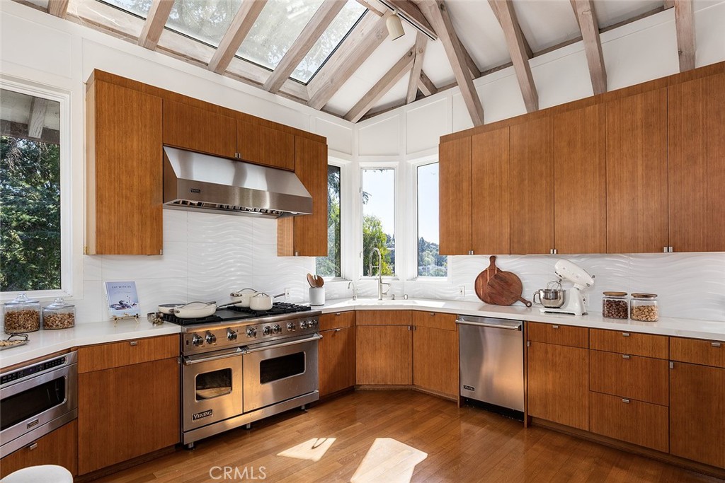 1954 Redesdale Avenue Property Photo 12