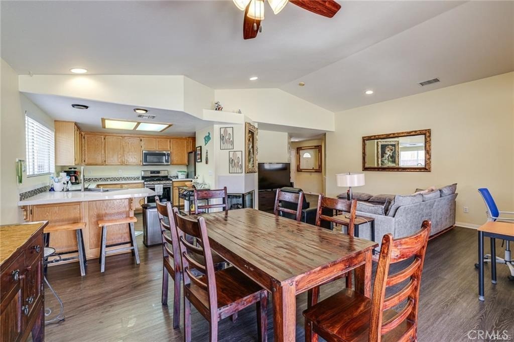 8523 Barberry Avenue Property Photo 4