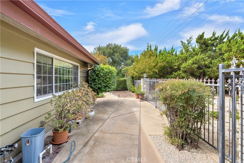 1002 Pomello Property Photo 38