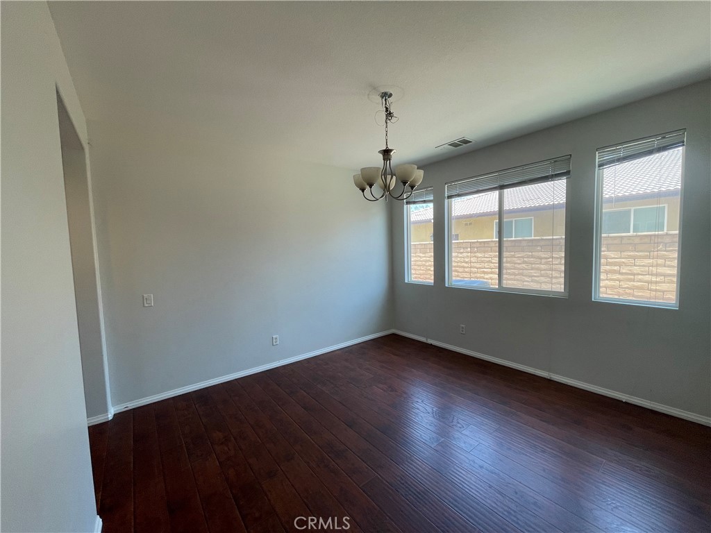 37222 Camden Dr Property Photo 5