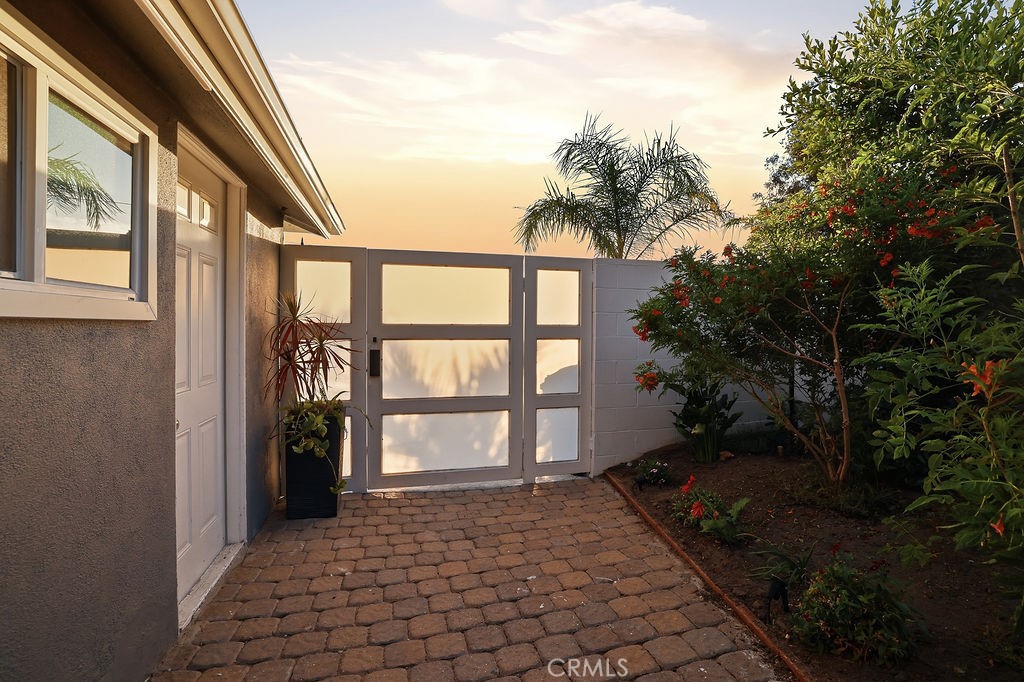 6951 Bellclaire Property Photo 2