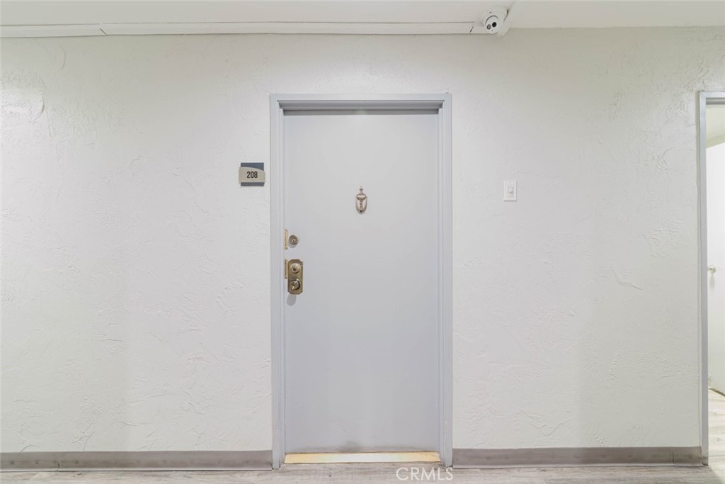 620 N Kenwood Street 208 Property Photo 2