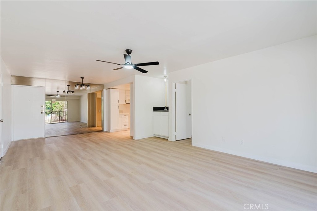 620 N Kenwood Street 208 Property Photo 5