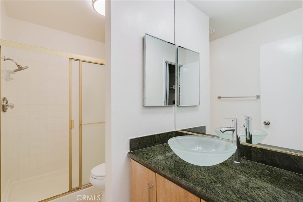 620 N Kenwood Street 208 Property Photo 22