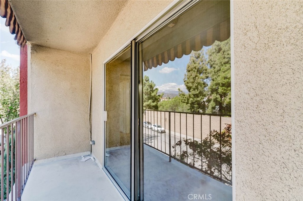 620 N Kenwood Street 208 Property Photo 23