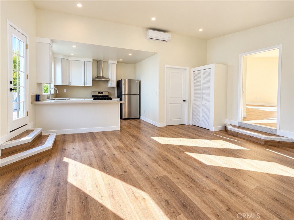 1431 Montgomery B Property Photo 1
