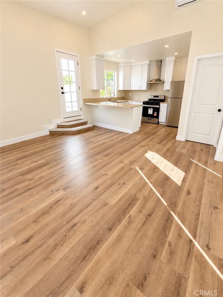 1431 Montgomery B Property Photo 5