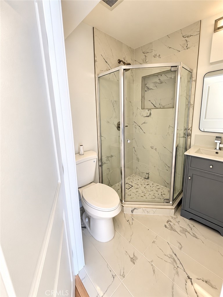 1431 Montgomery B Property Photo 7