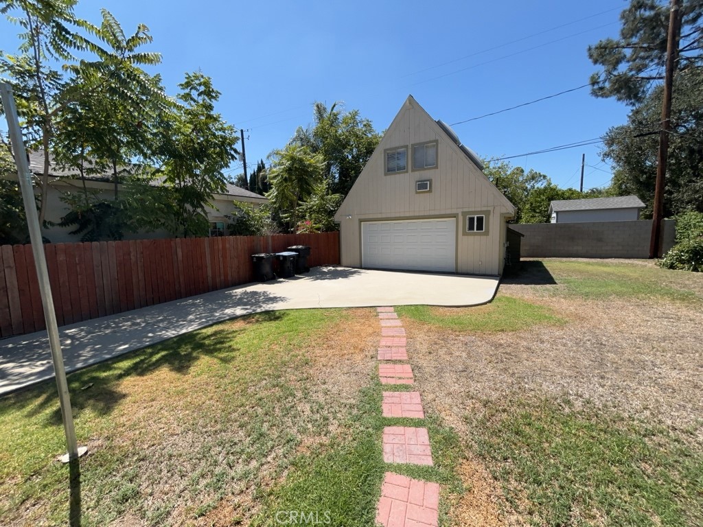 211 S Keystone Street Property Photo 12