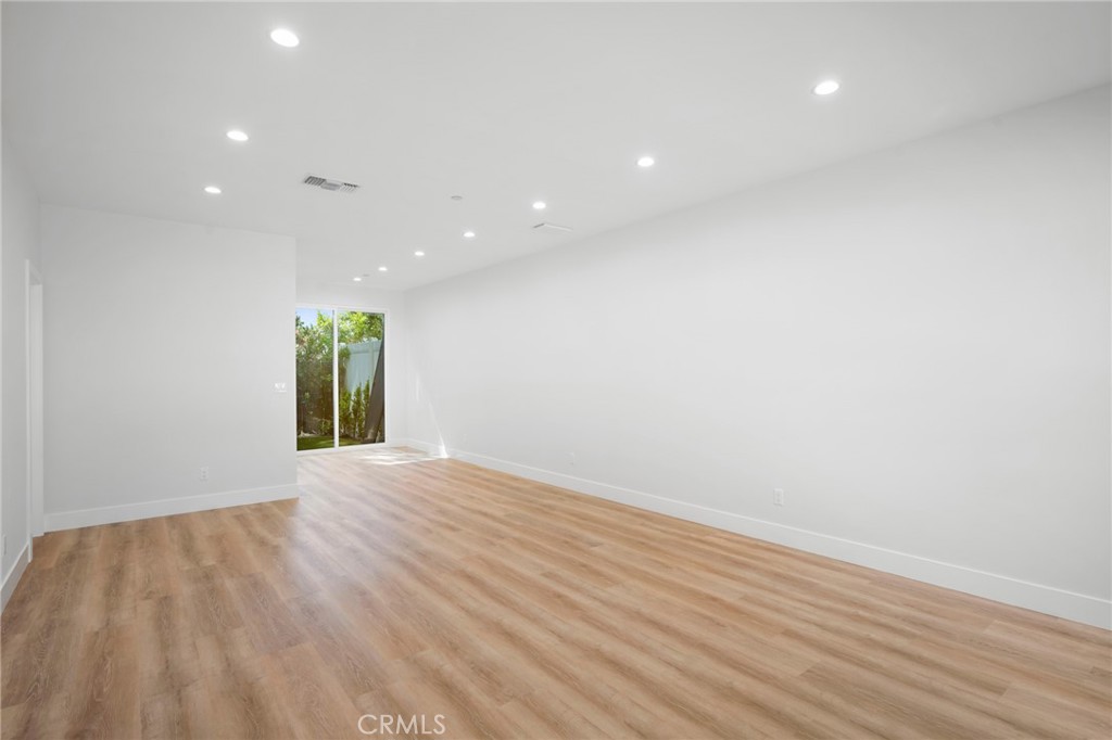 11626 Weddington Street Property Photo 4
