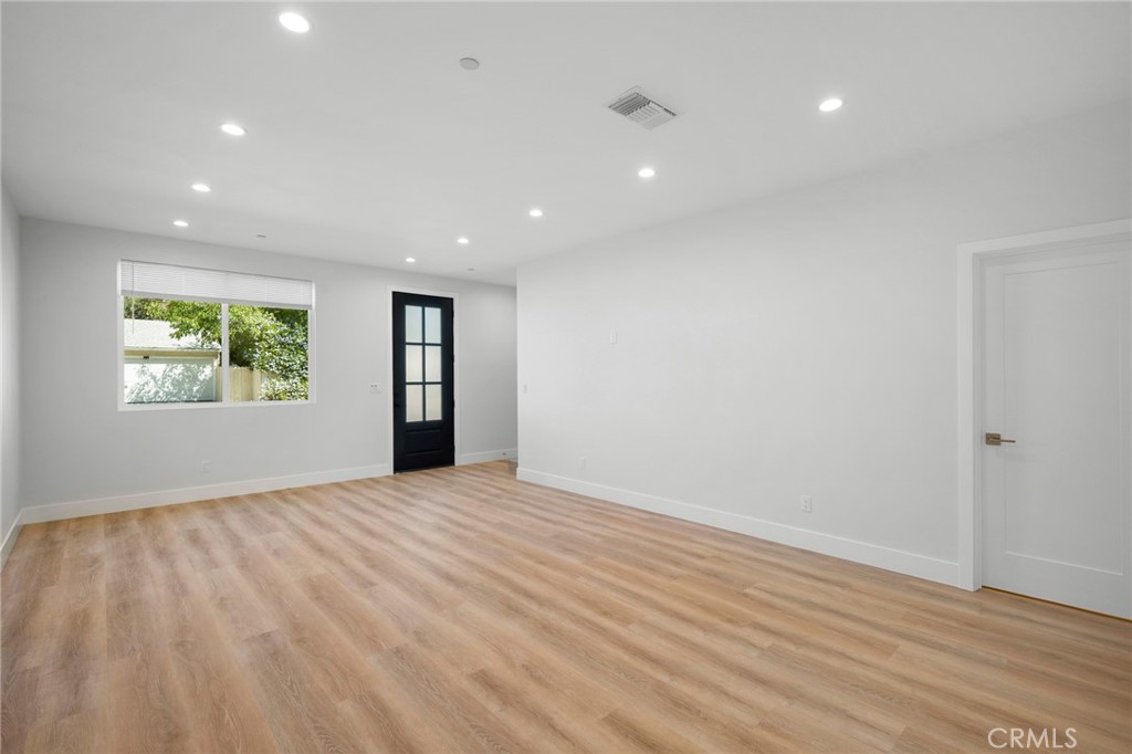 11626 Weddington Street Property Photo 6
