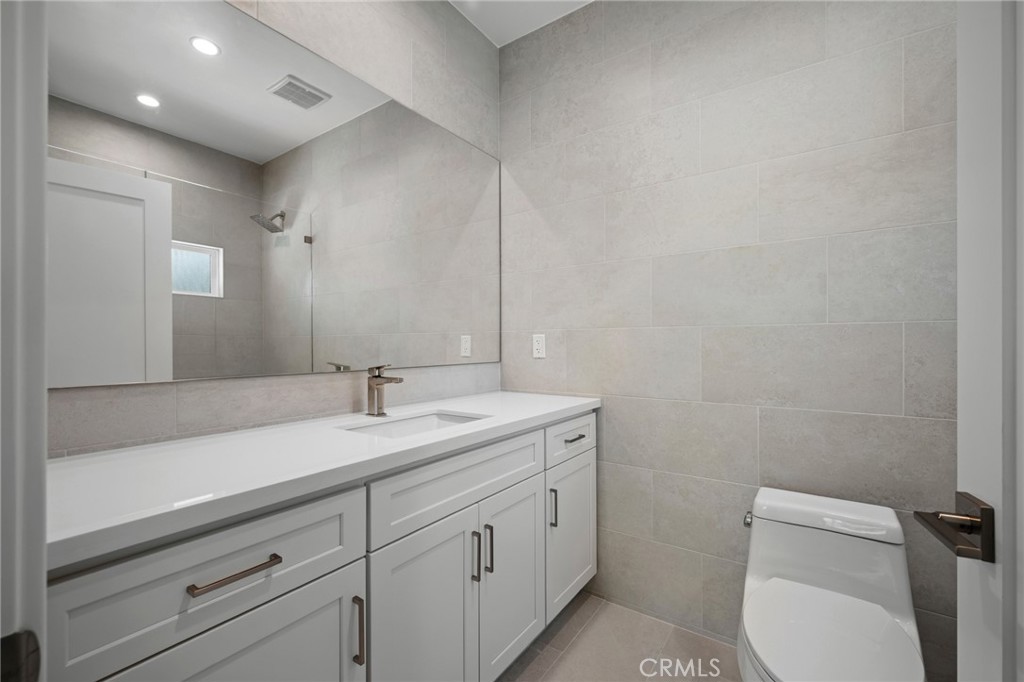 11626 Weddington Street Property Photo 15