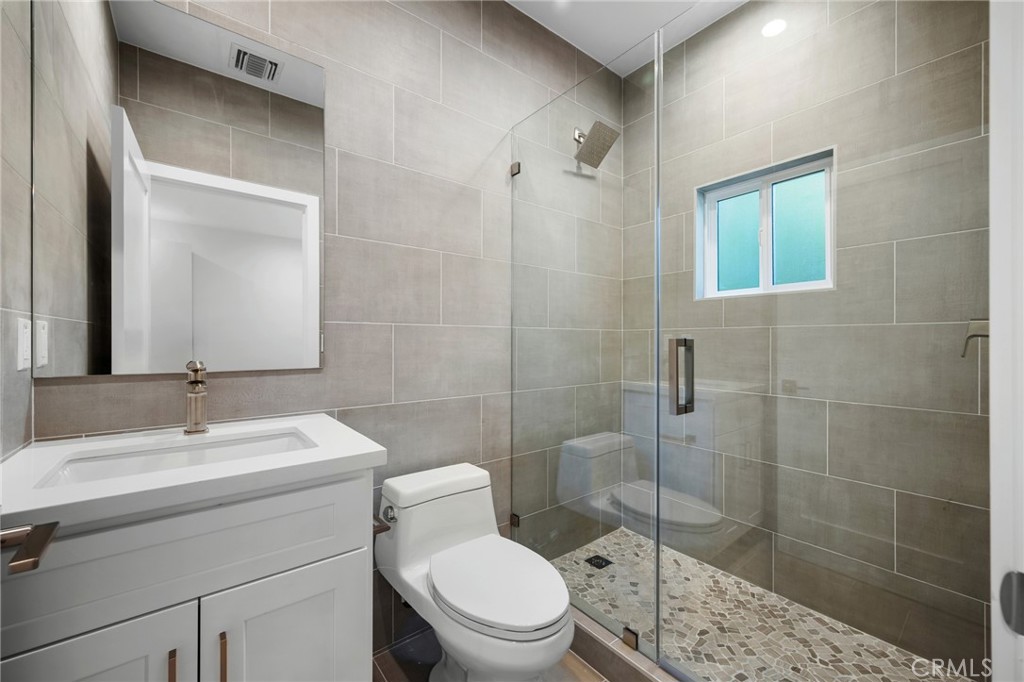 11626 Weddington Street Property Photo 19