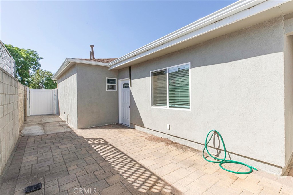 8254 Vantage Avenue Property Photo 4