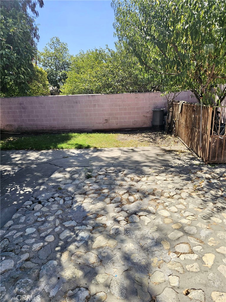 1171 W 7th Property Photo 11