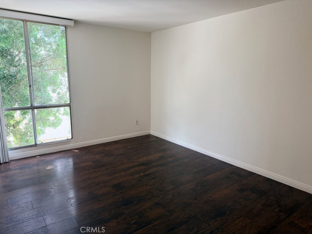 8601 International 265 Property Photo 6