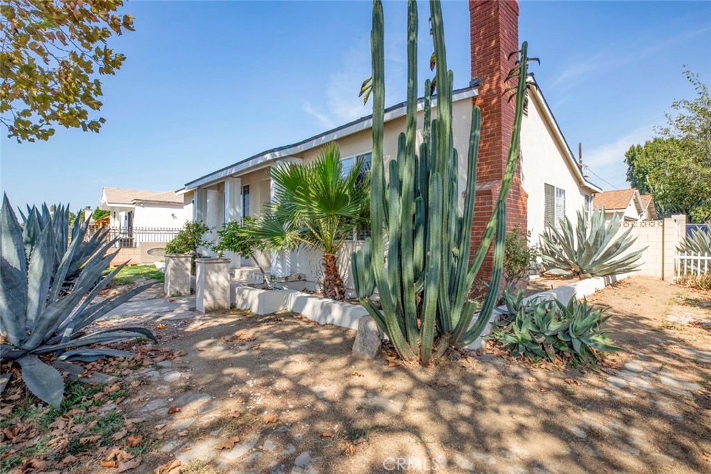 14537 Wyandotte Property Photo 4
