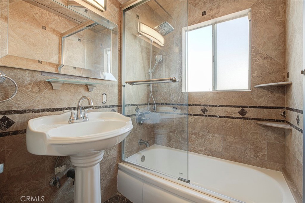 14537 Wyandotte Property Photo 13