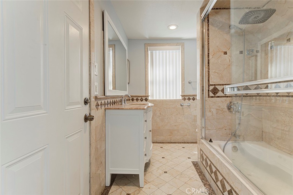 14537 Wyandotte Property Photo 19