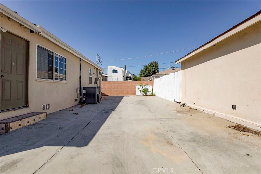 14537 Wyandotte Property Photo 27