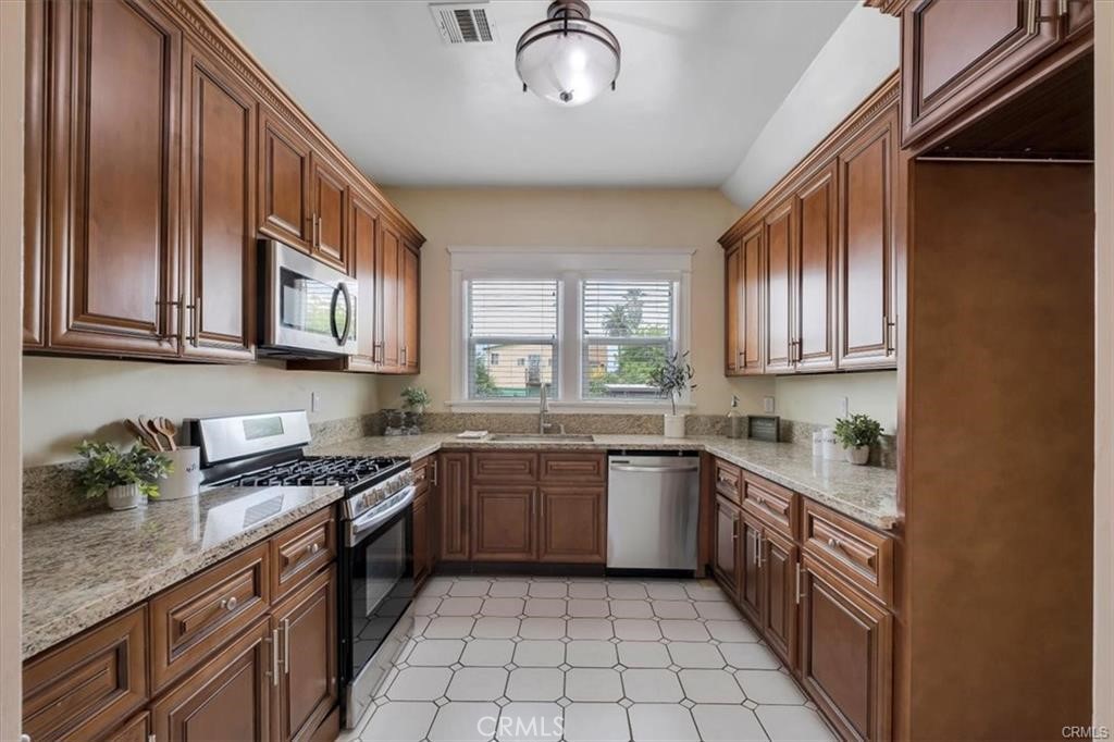 2913 Brighton Avenue Property Photo 4