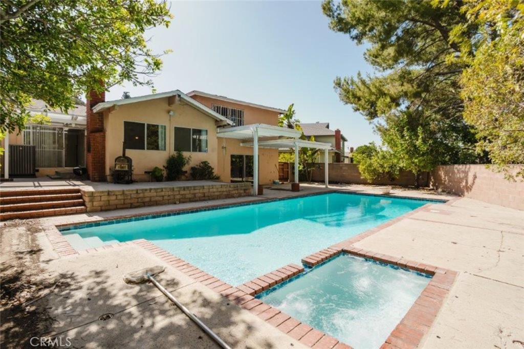 1755 Sunny Heights Drive Property Photo 1