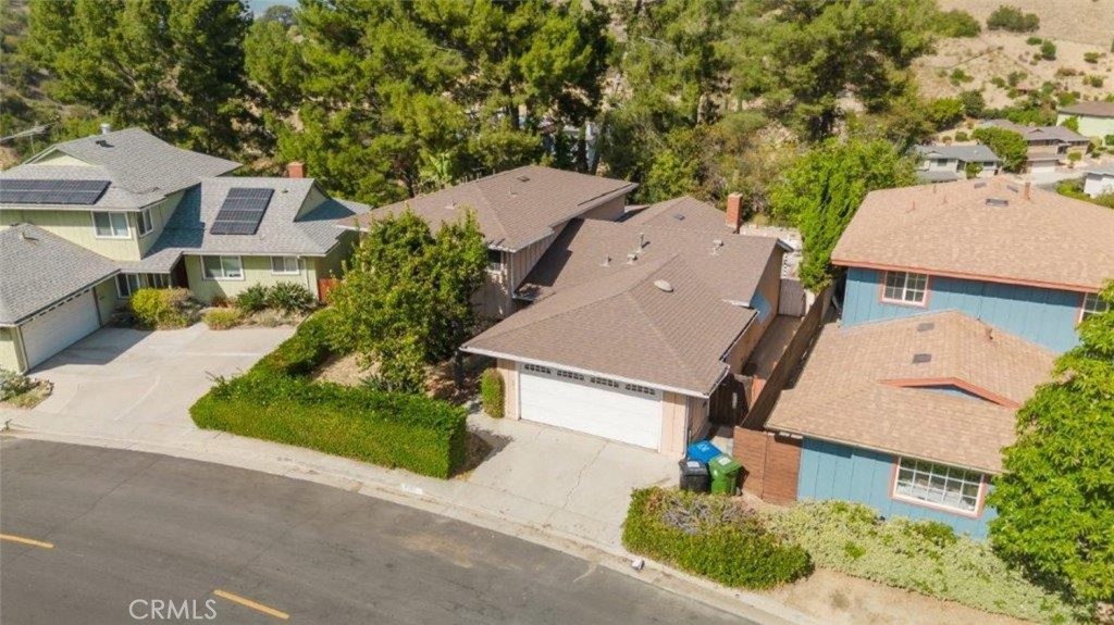 1755 Sunny Heights Drive Property Photo 2