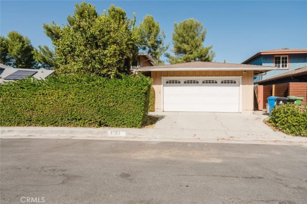 1755 Sunny Heights Drive Property Photo 3