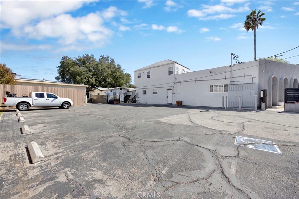 10446 Scoville Property Photo 6