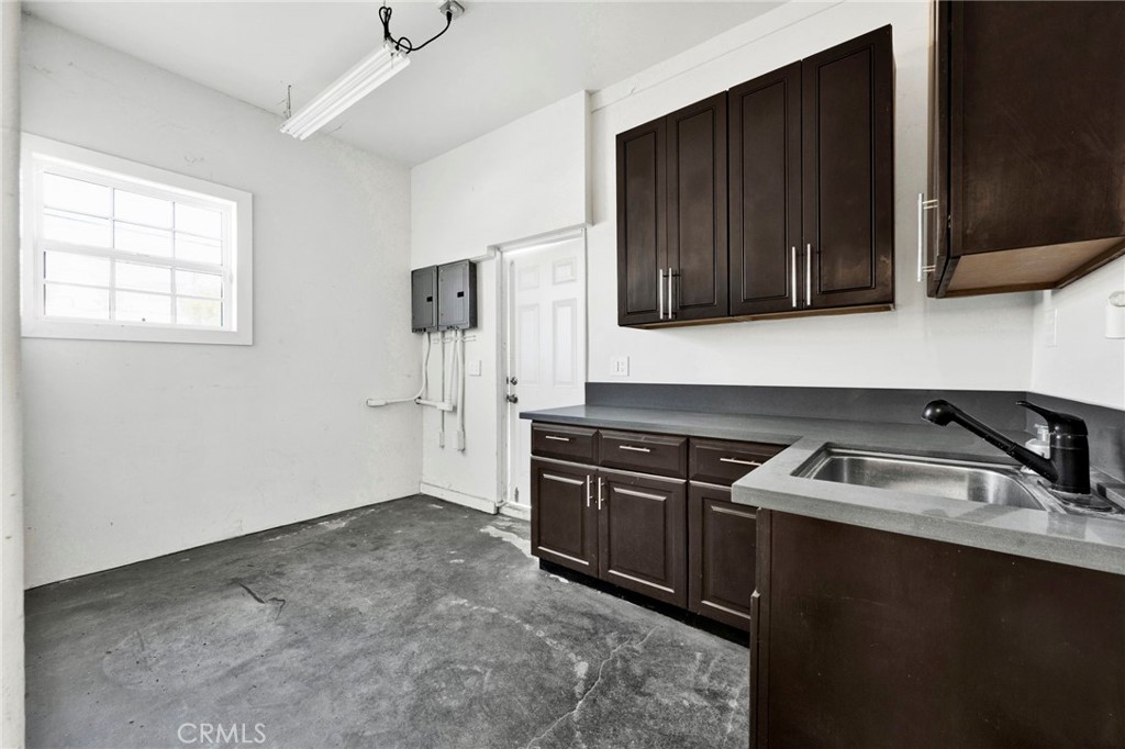 10446 Scoville Property Photo 25