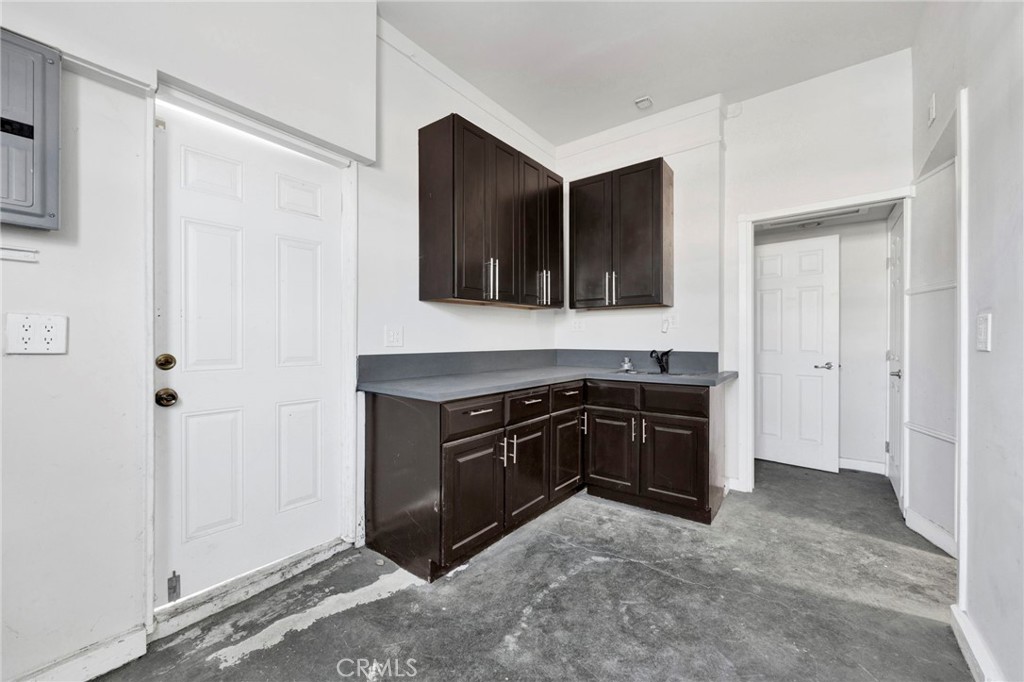 10446 Scoville Property Photo 26