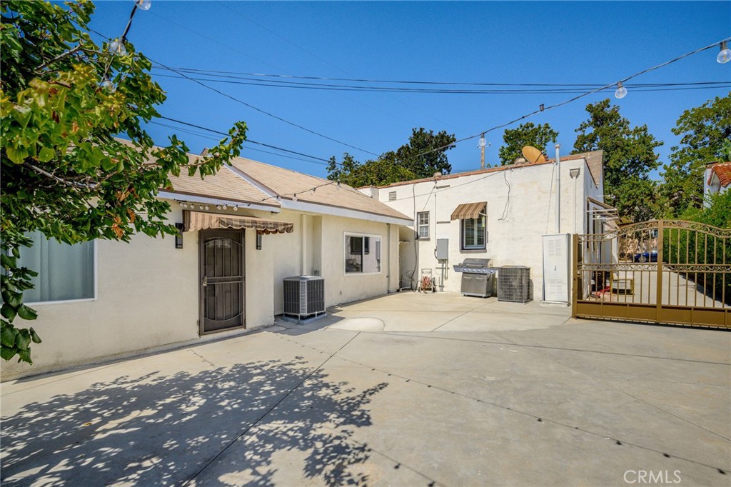 1020 Olmsted A Property Photo 14