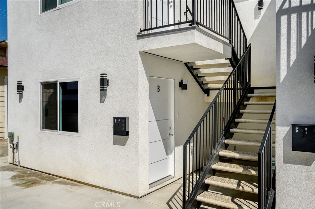 1025 Linden Avenue B Property Photo 2