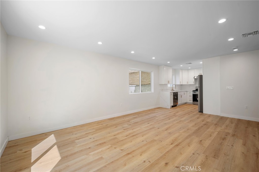 1025 Linden Avenue B Property Photo 4