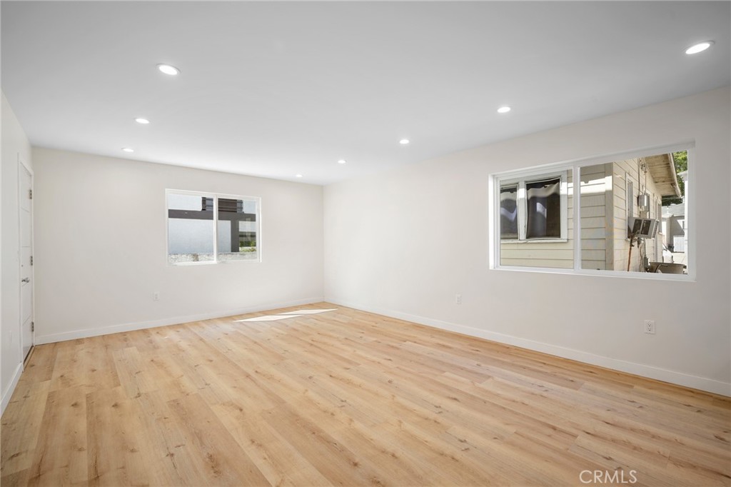 1025 Linden Avenue B Property Photo 5