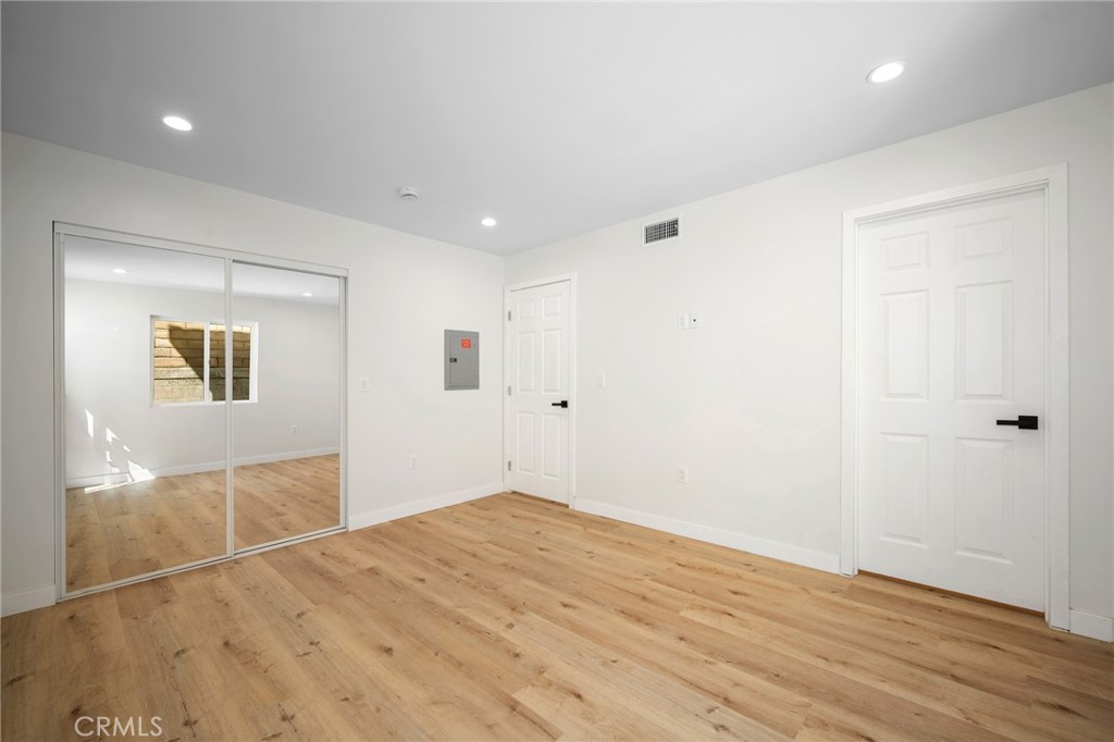 1025 Linden Avenue B Property Photo 11
