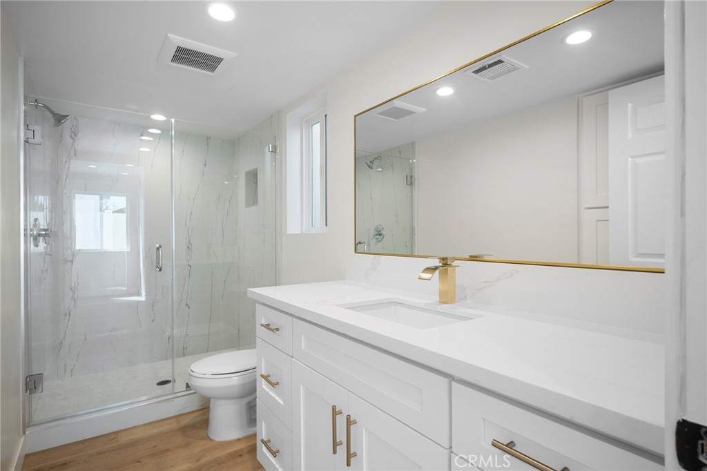 1025 Linden Avenue B Property Photo 12