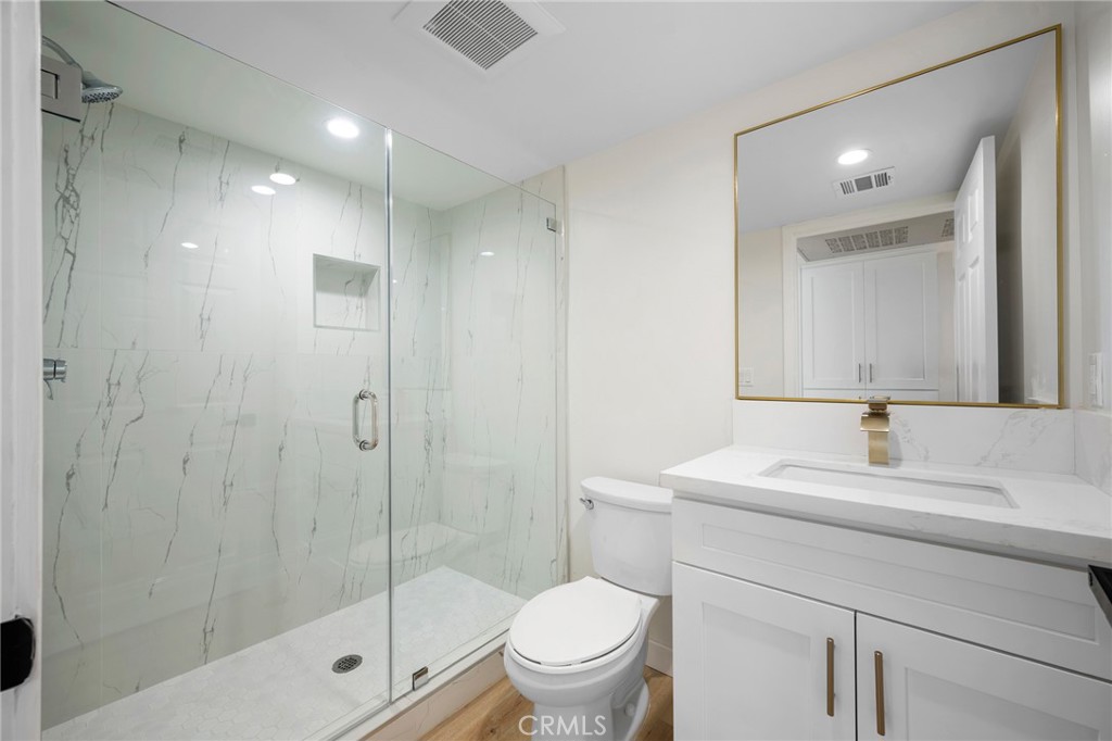 1025 Linden Avenue B Property Photo 15