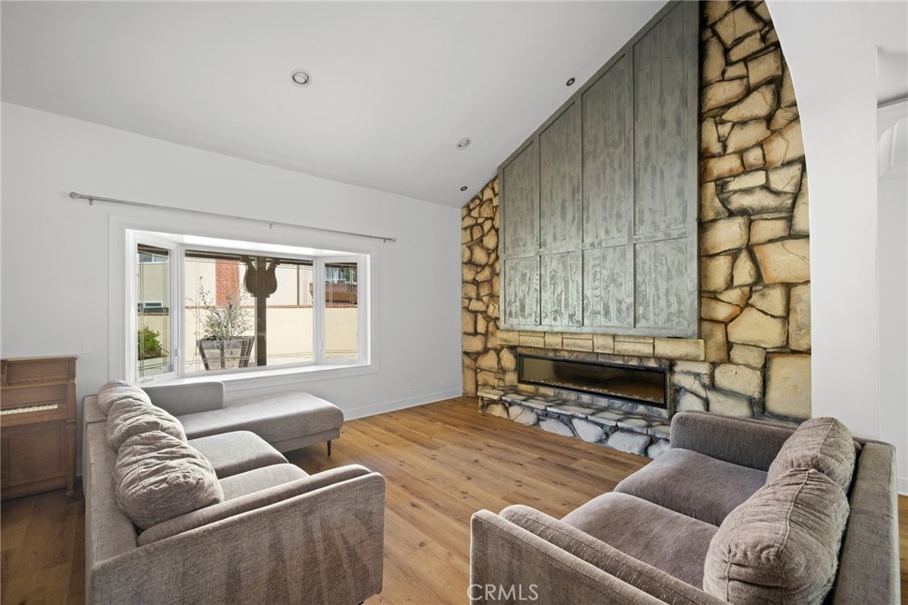 18536 Brymer Street Property Photo 5