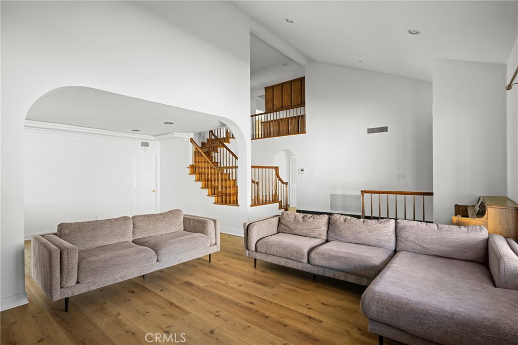 18536 Brymer Street Property Photo 7