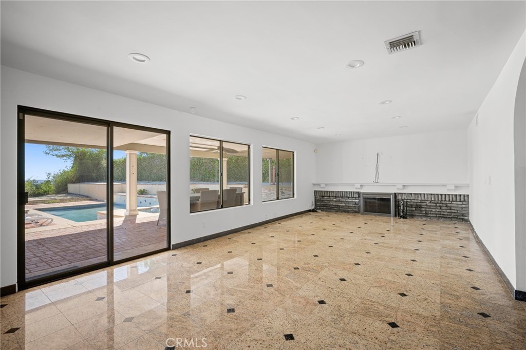 18536 Brymer Street Property Photo 10