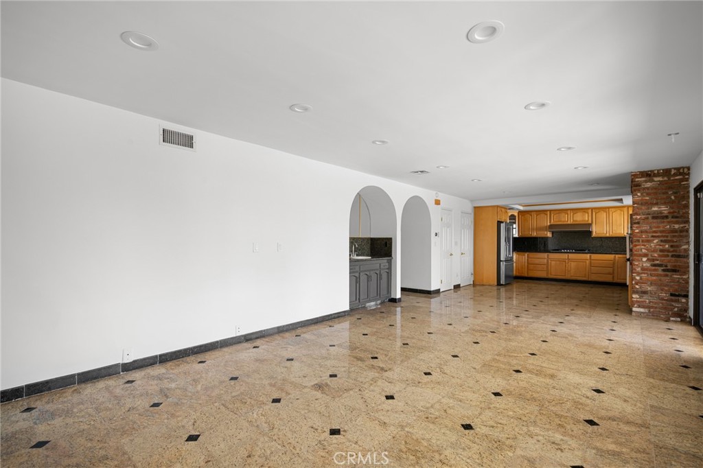 18536 Brymer Street Property Photo 11