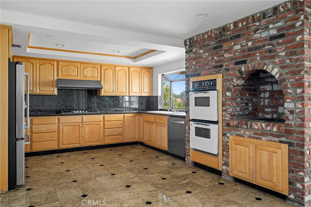 18536 Brymer Street Property Photo 13