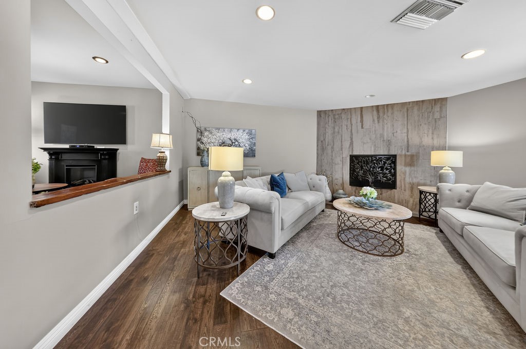 5711 Geyser Avenue Property Photo 8