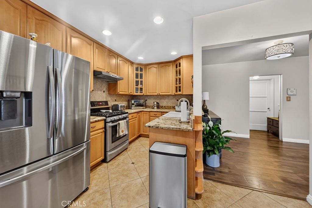 5711 Geyser Avenue Property Photo 17