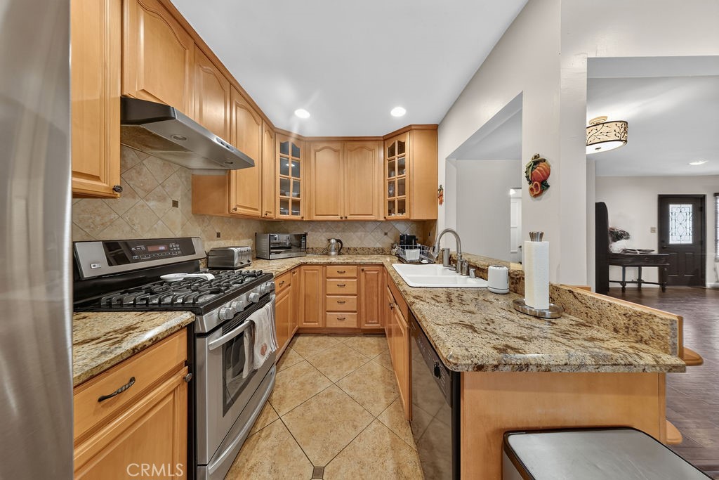 5711 Geyser Avenue Property Photo 18