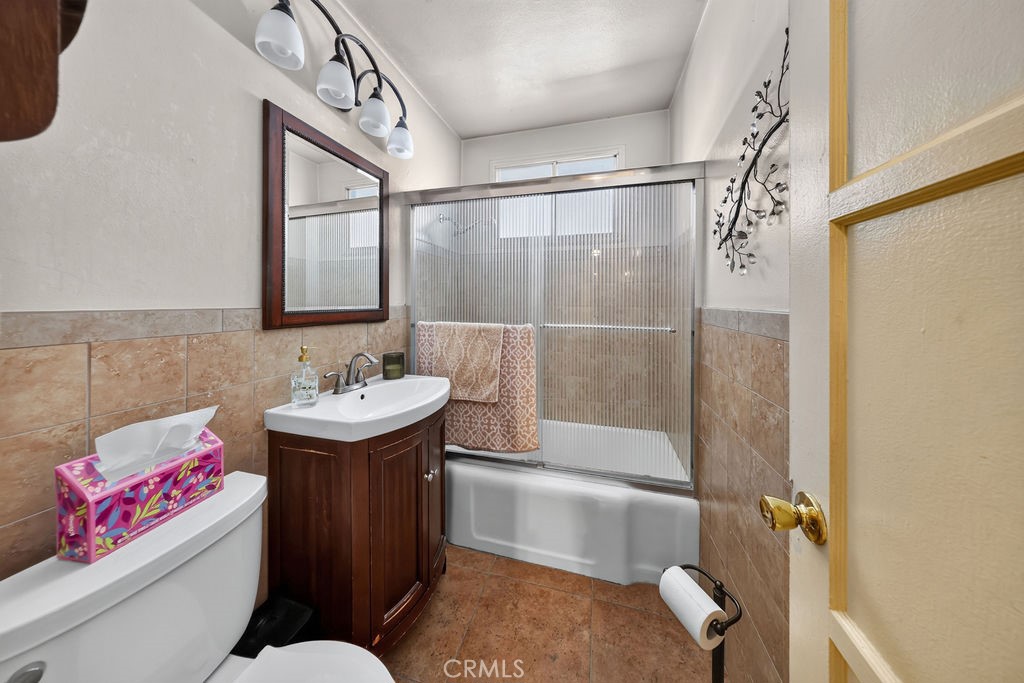 5711 Geyser Avenue Property Photo 22