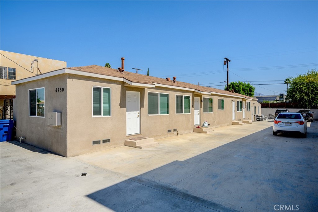 6250 Vineland Avenue 1 Property Photo 1