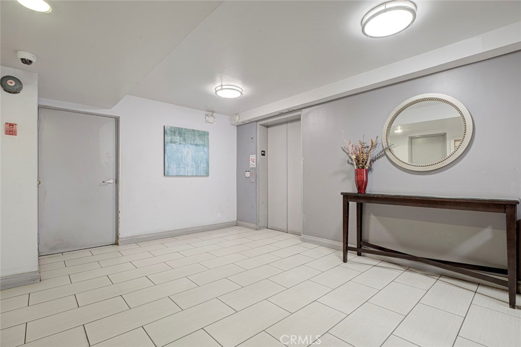 1037 N Vista Property Photo 3
