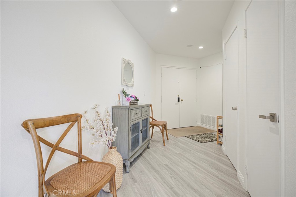 1037 N Vista Property Photo 6